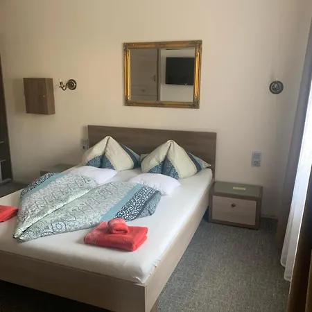 Guest house Aradi Vendeghaz 2*