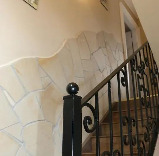 Aradi Vendeghaz Гостевой дом Мишкольц