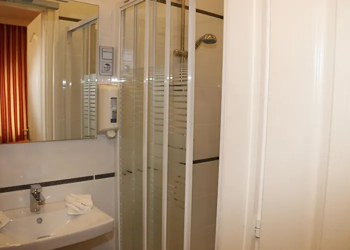 Aradi Vendeghaz Гостевой дом Мишкольц